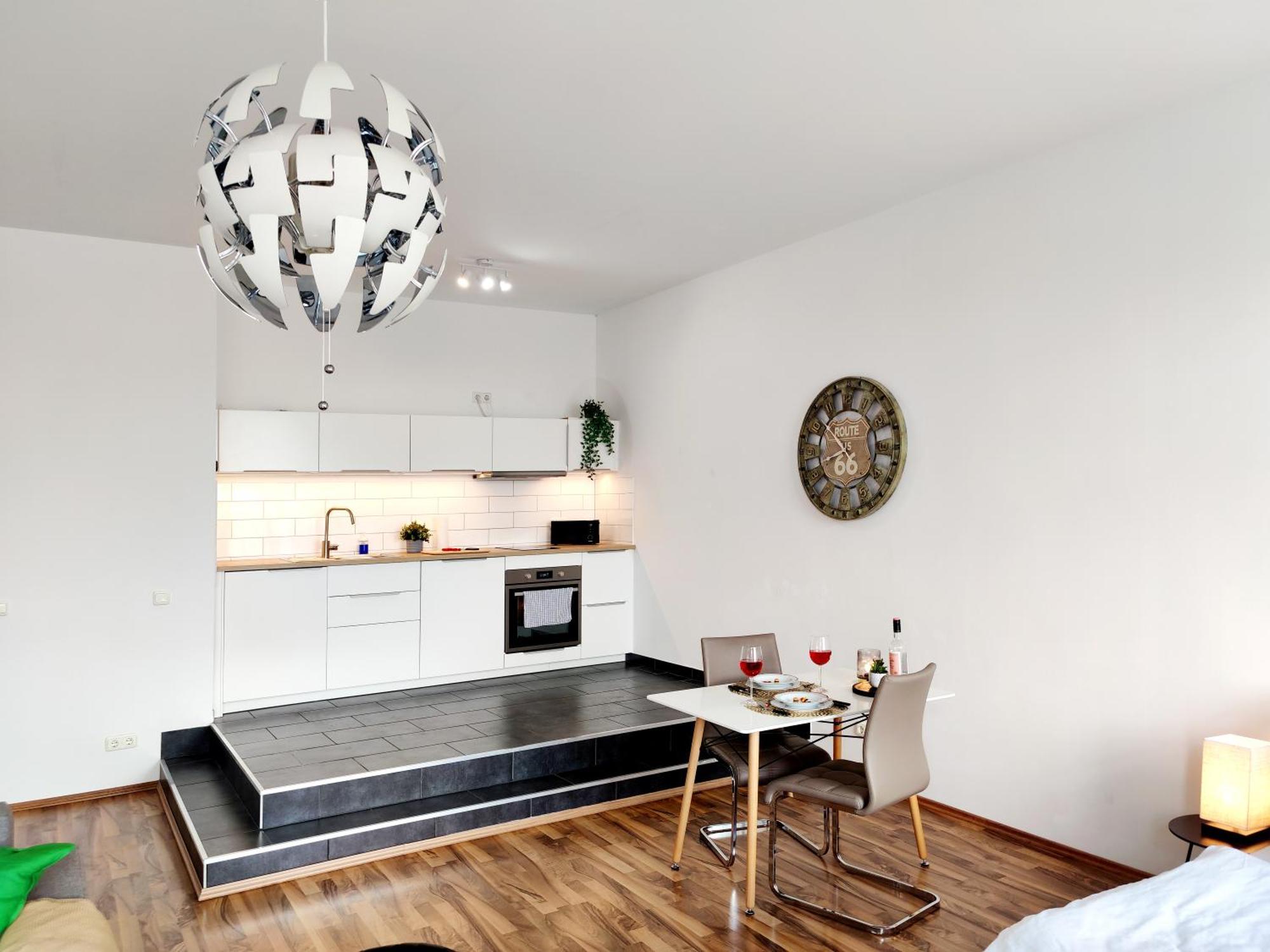 Lokal, Luftig - Loft Mit Heimkino & Parkplatz In Uni- Und Kliniknaehe