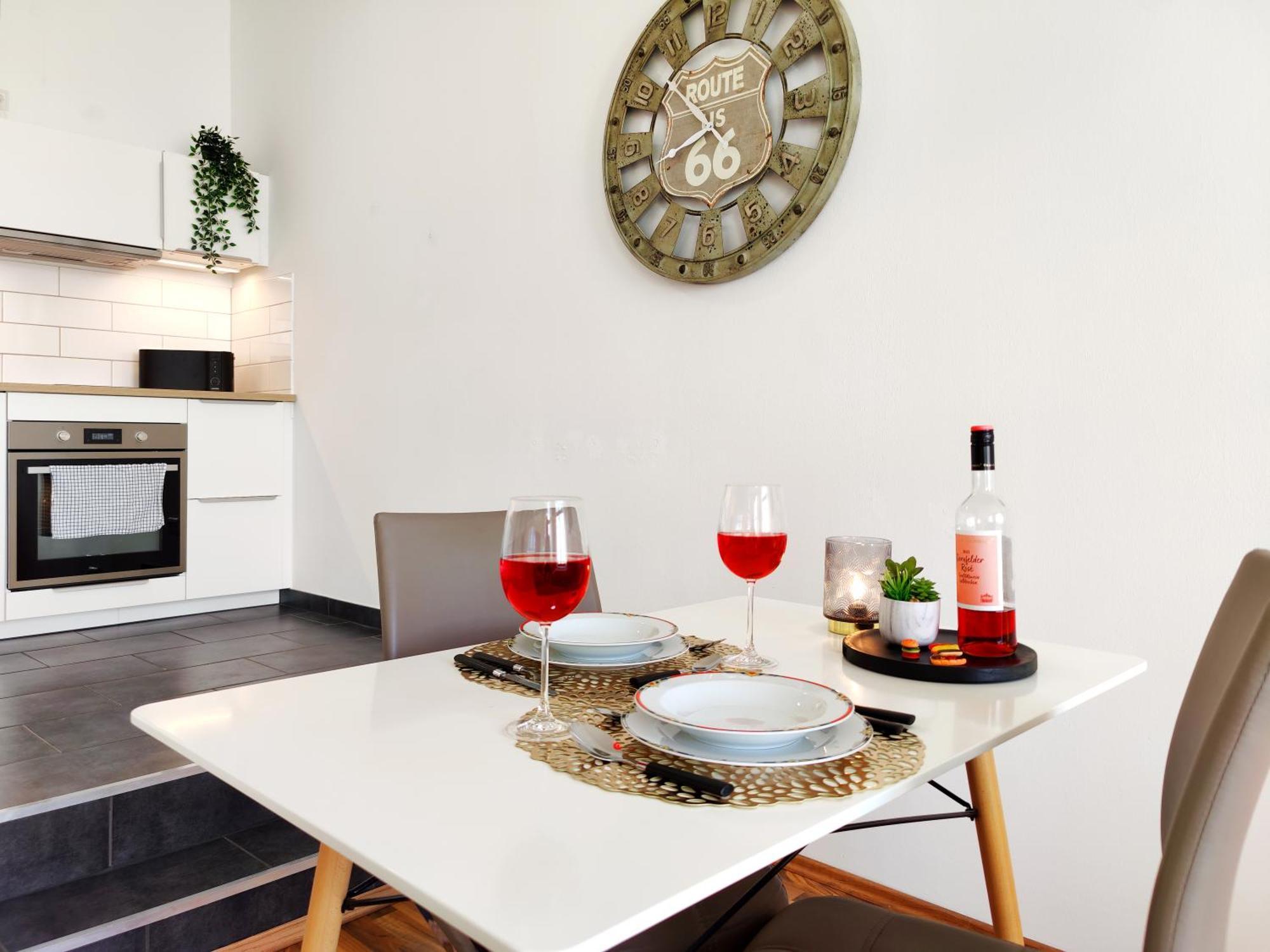 Apartment Lokal, Luftig - Loft Mit Heimkino & Parkplatz In Uni- Und Kliniknaehe *