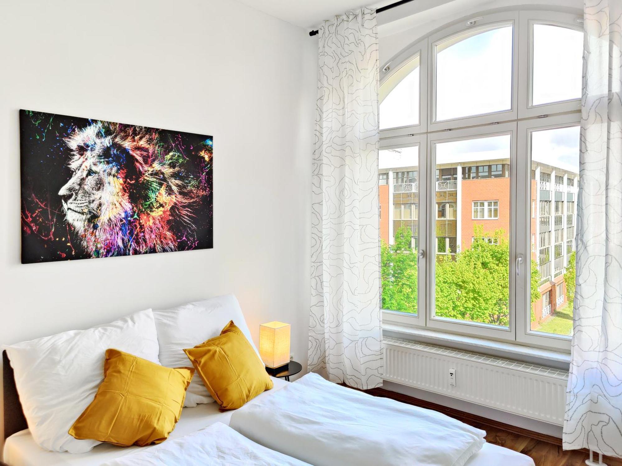 Apartment Lokal, Luftig - Loft Mit Heimkino & Parkplatz In Uni- Und Kliniknaehe Magdeburg